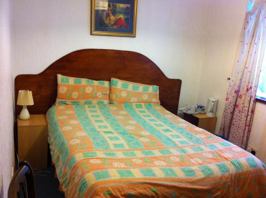 Wanstead Hotel London Room photo