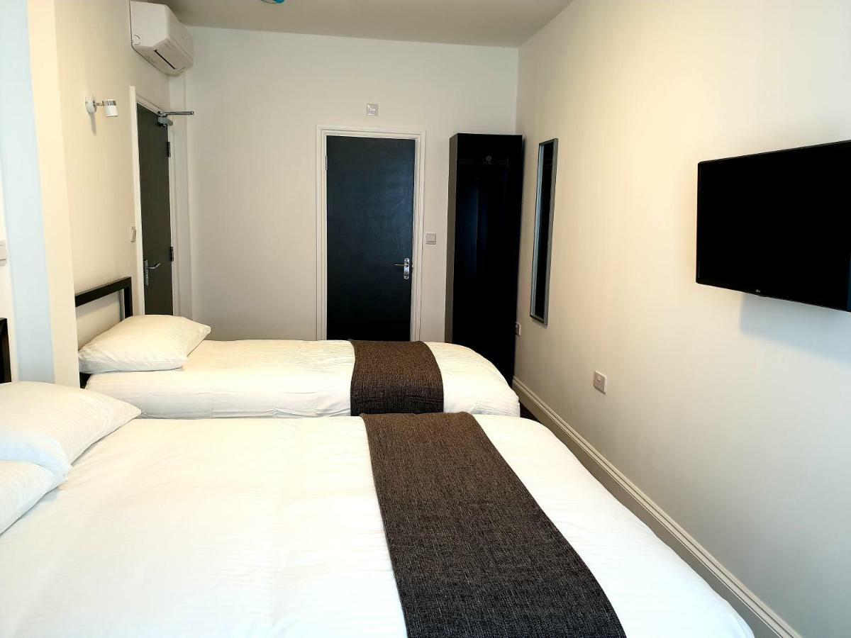 Wanstead Hotel London Exterior photo