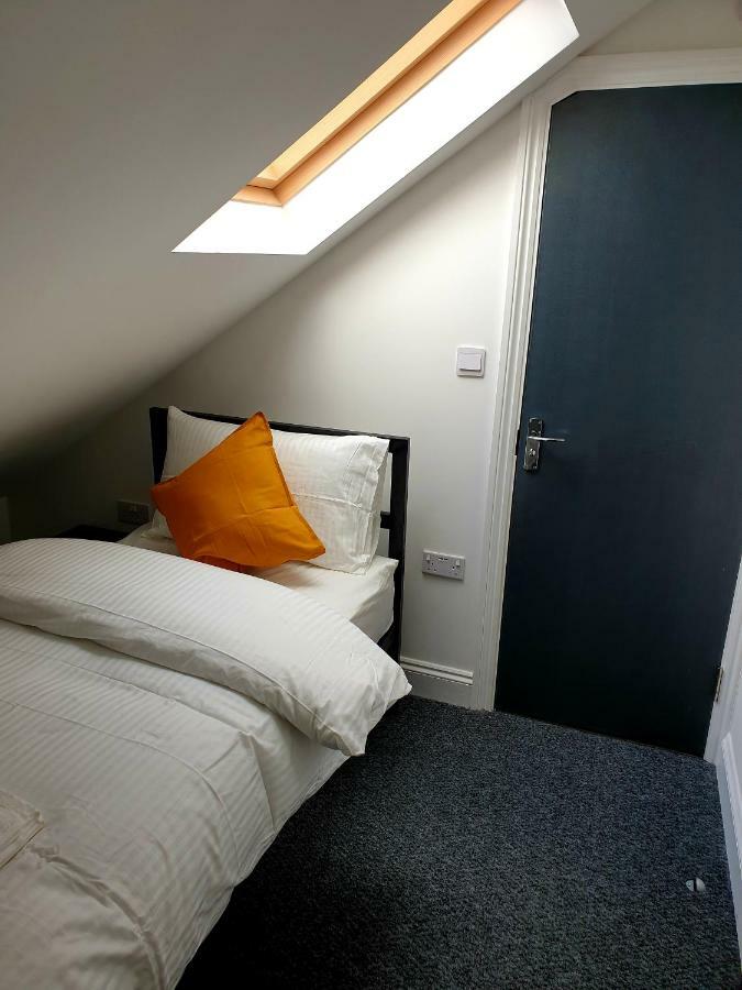 Wanstead Hotel London Room photo
